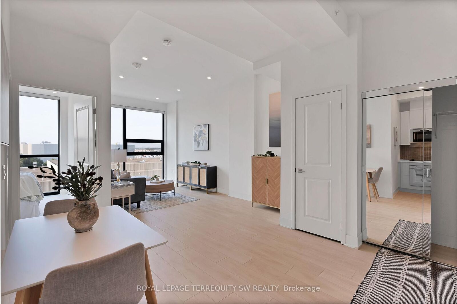 Property Photo:  2916 Highway 7 N/A 515  ON L4K 0K6 