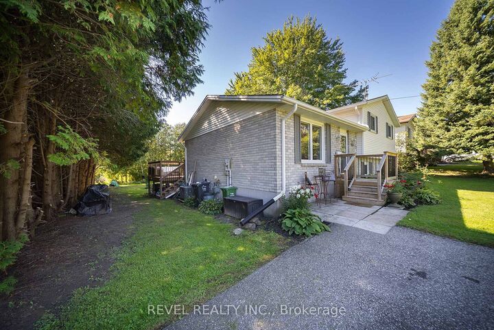 Property Photo:  218 Mechanic Street W  ON N0E 1Y0 