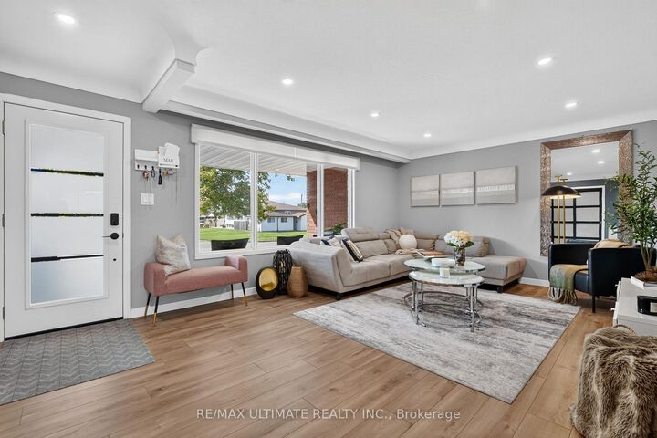 Property Photo:  80 Saint Andrews Avenue  ON L3B 1E4 