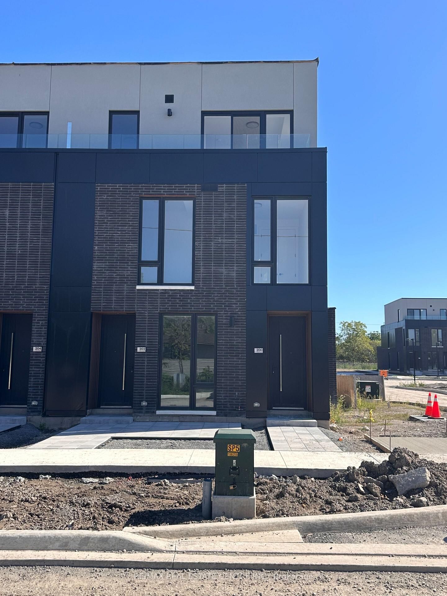 Property Photo:  200 Ellis Avenue  ON L2P 0H2 