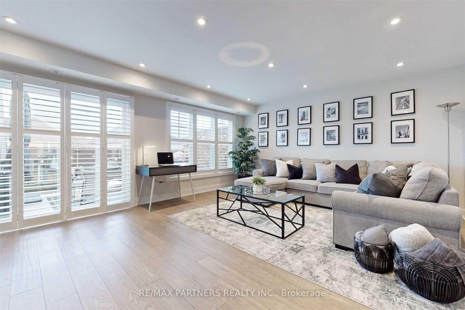 Property Photo: 2722 Bur Oak Avenue ON L6B 1K5
