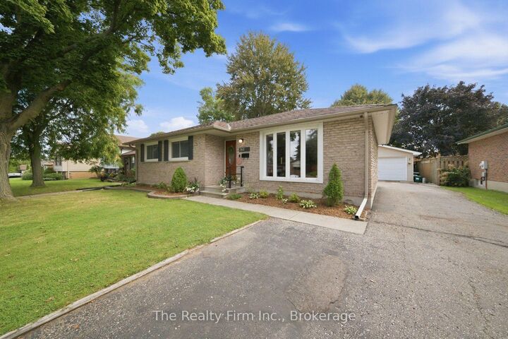 Property Photo:  760 Gladstone Drive  ON N4S 5S9 
