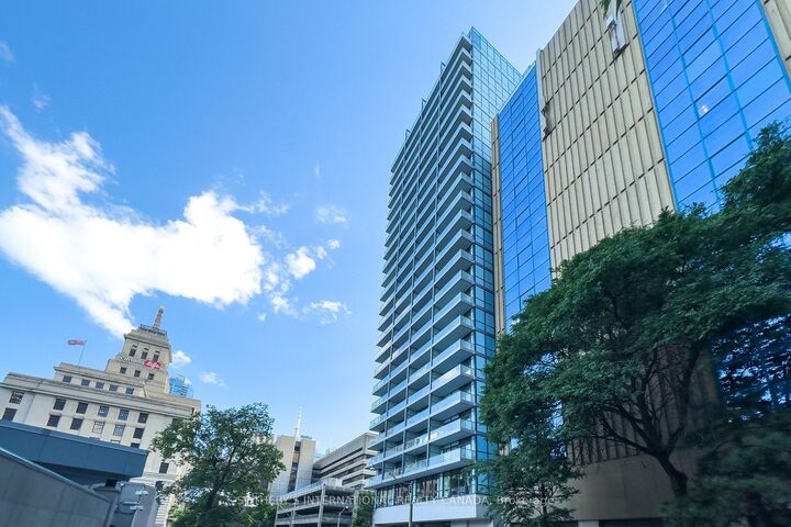 Property Photo:  210 Simcoe Street 1913  ON M5T 0A9 