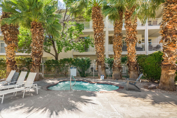 Property Photo:  1845 W Canyon View Dr 1905  UT 84770 