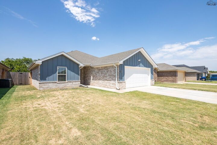 Property Photo: 2328 Tinker Trail TX 76306