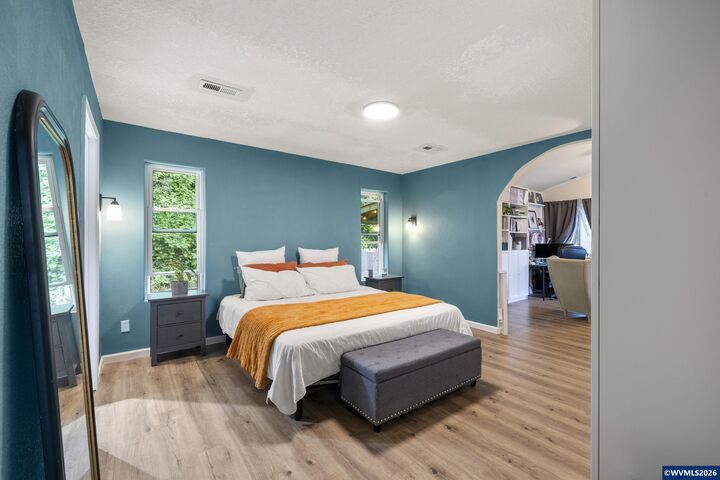 Property Photo: 1340 Classico Ct SE OR 97306