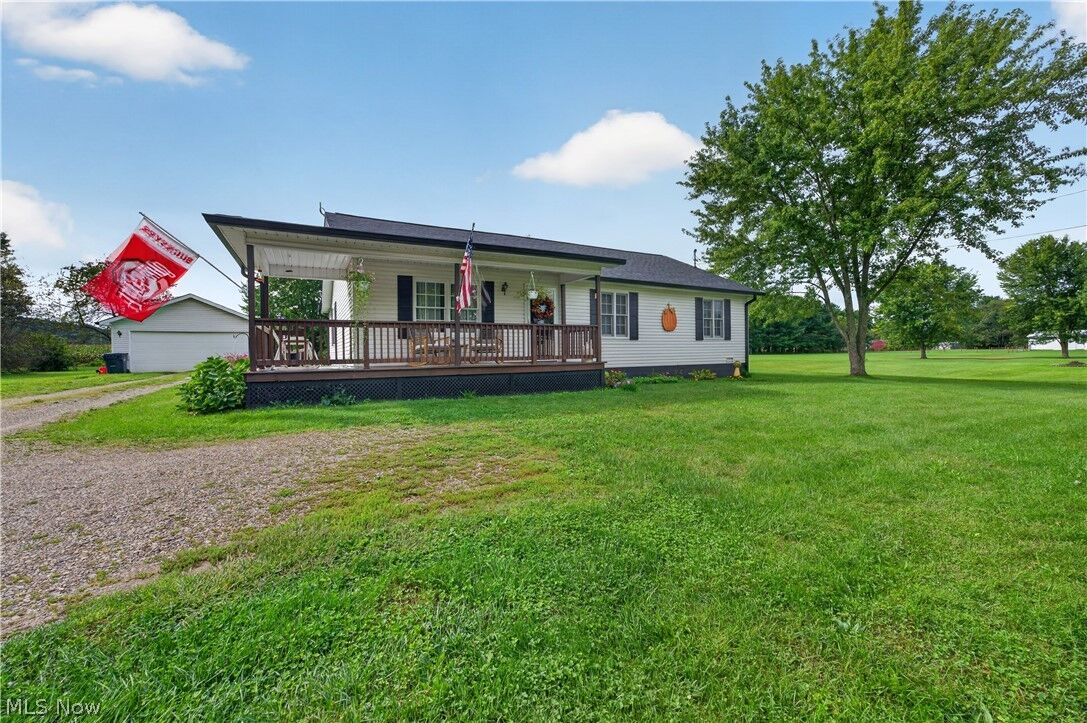 Property Photo:  576 School Street Rear  OH 44682 