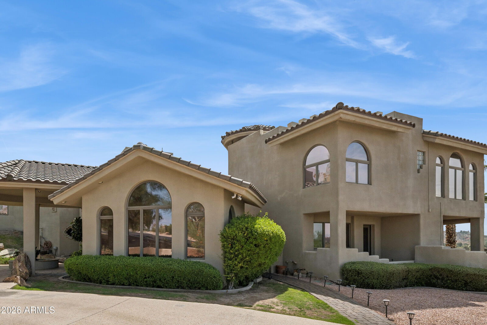 Property Photo: 1121 E Country Gables Drive AZ 85022