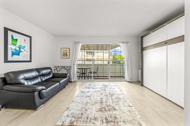 Property Photo: 707 Eighth Street 313 BC V3M 3S6