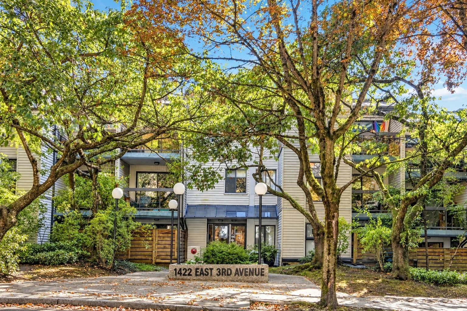 Property Photo:  1422 E 3rd Avenue 208  BC V5N 5R5 