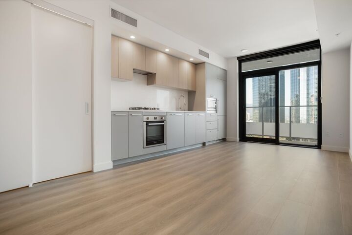 Property Photo:  6608 Sussex Avenue 1206  BC V5H 0M3 