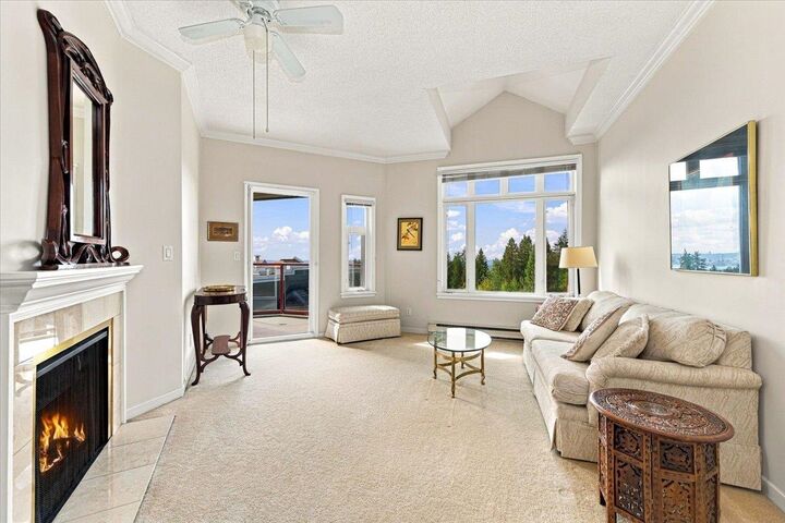 Property Photo: 121 W 29th Street 403 BC V7N 4L6