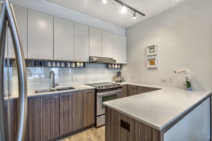 Property Photo:  545 Foster Avenue 309  BC V3J 0B3 