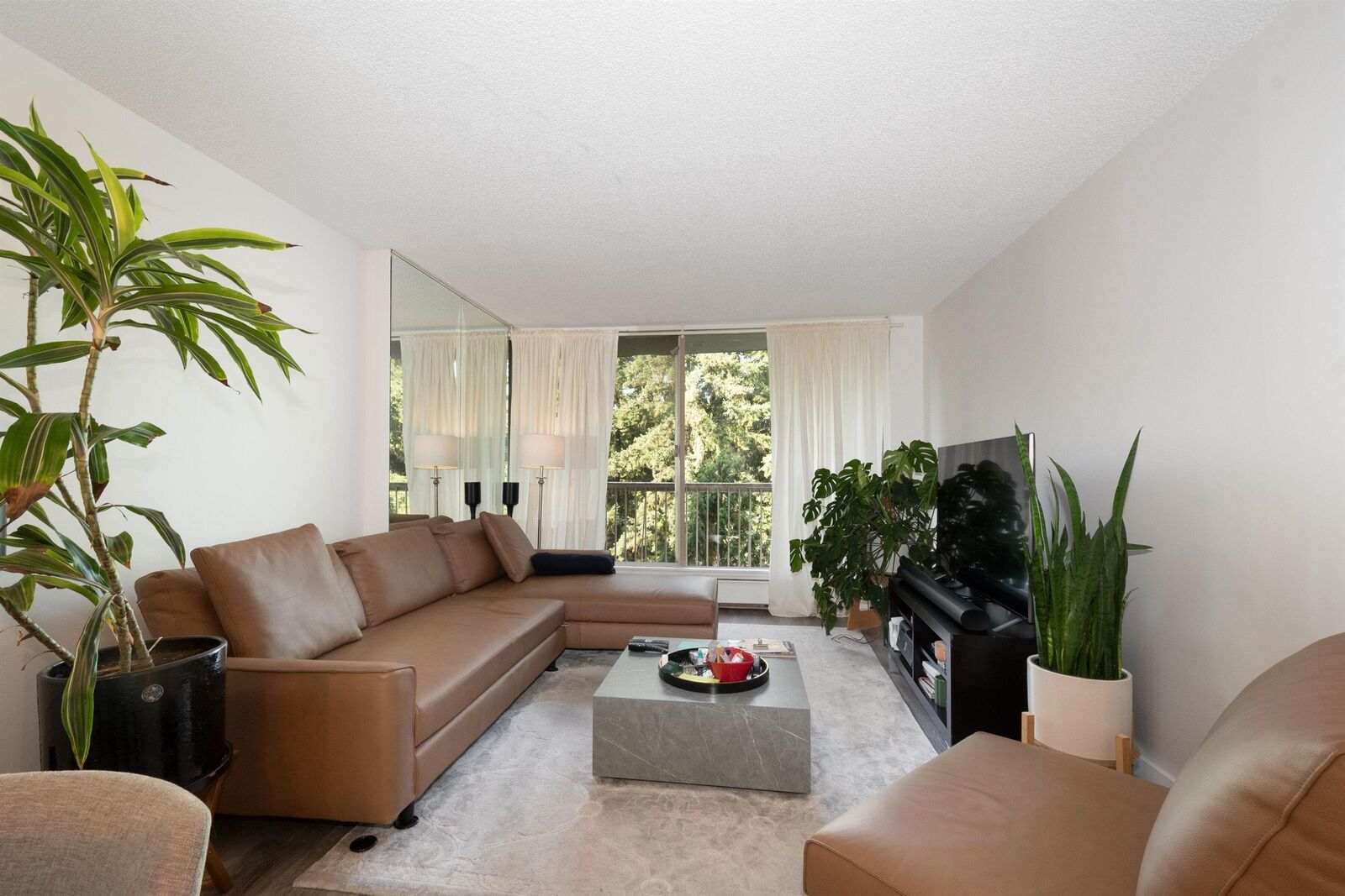Property Photo: 2020 Fullerton Avenue 901 BC V7P 3G3