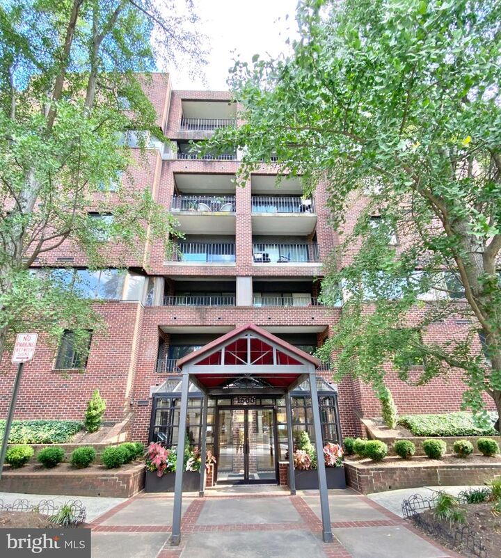 Property Photo:  1600 Prince Street 210  VA 22314 
