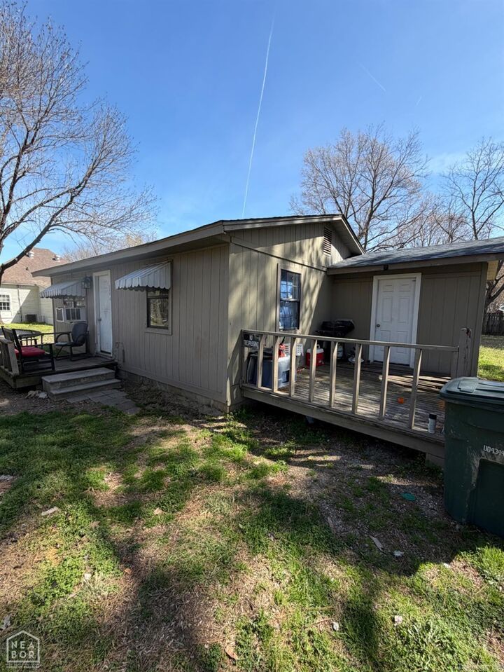 Property Photo:  300 B E Matthews Street  AR 72417 