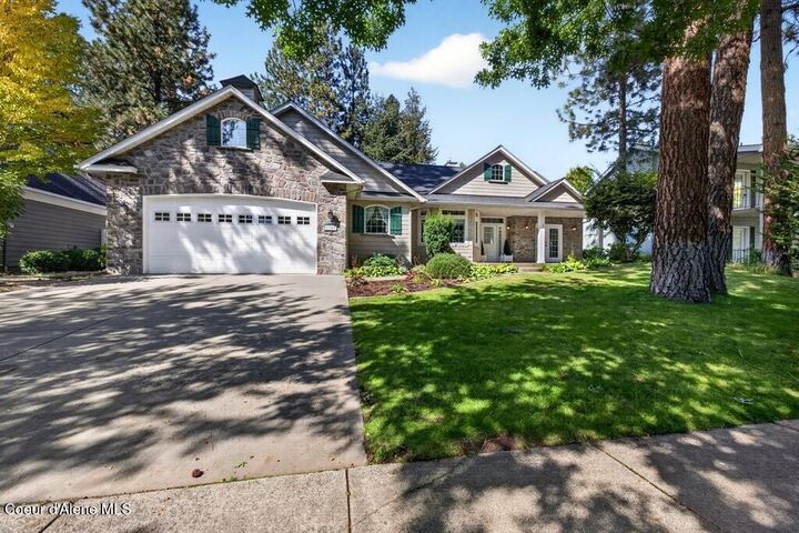 Property Photo:  1107 S Riverside Harbor Dr  ID 83854 