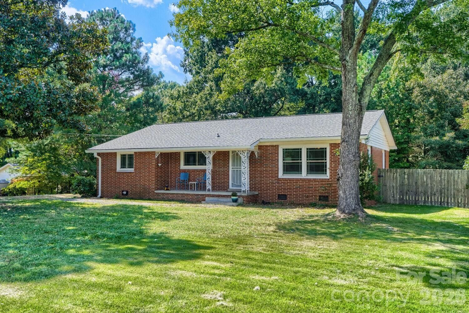Property Photo: 301 Jean Avenue NC 28083