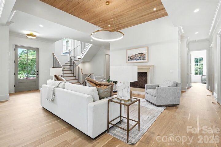 Property Photo:  932 Heather Lane  NC 28209 