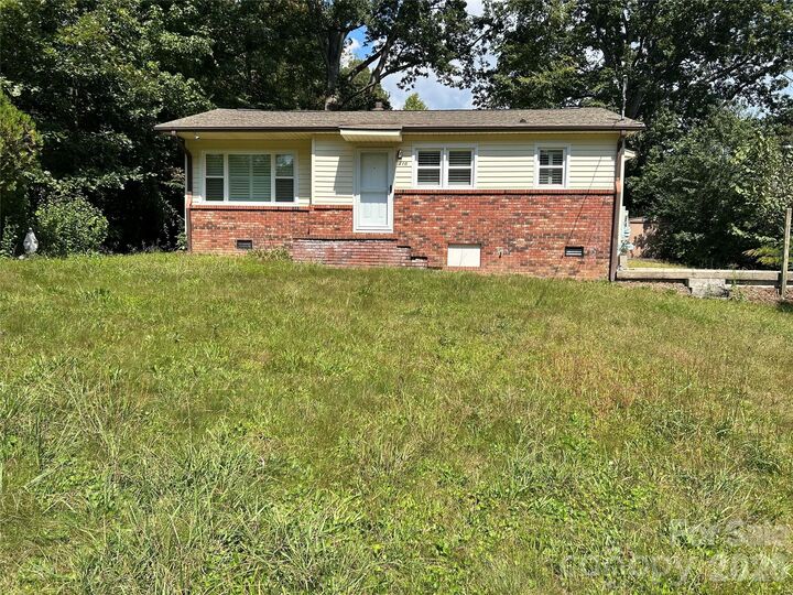 Property Photo:  110 9th Street  NC 28711 