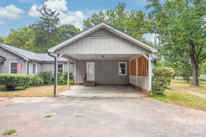 Property Photo:  1011 Robin Lane  SC 29730 