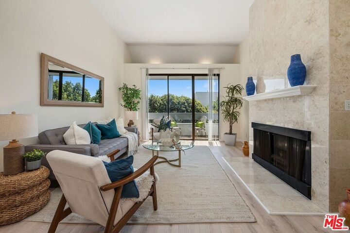 Property Photo:  1252 11th St, Unit Ph 306  CA 90401 