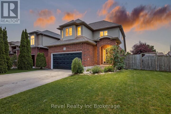 Property Photo:  762 Frontenac Crescent  ON N4V 0B1 