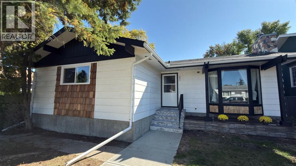 Property Photo:  307 6 Avenue West  AB T0J 1P0 