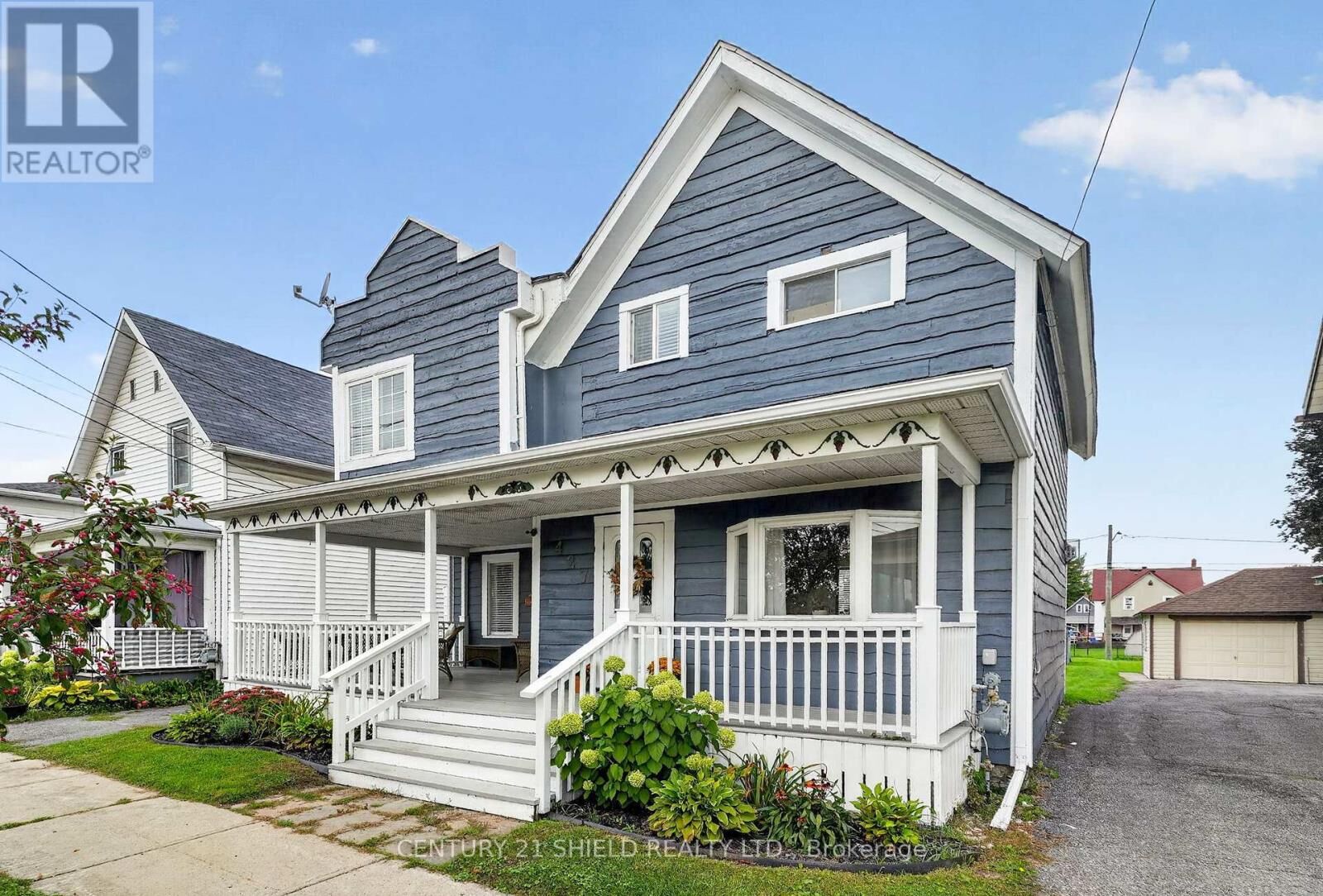 Property Photo:  427 Water Street West  ON K6J 1A6 