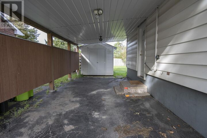 Property Photo:  31 Idaho Dr  ON P6A 4X8 