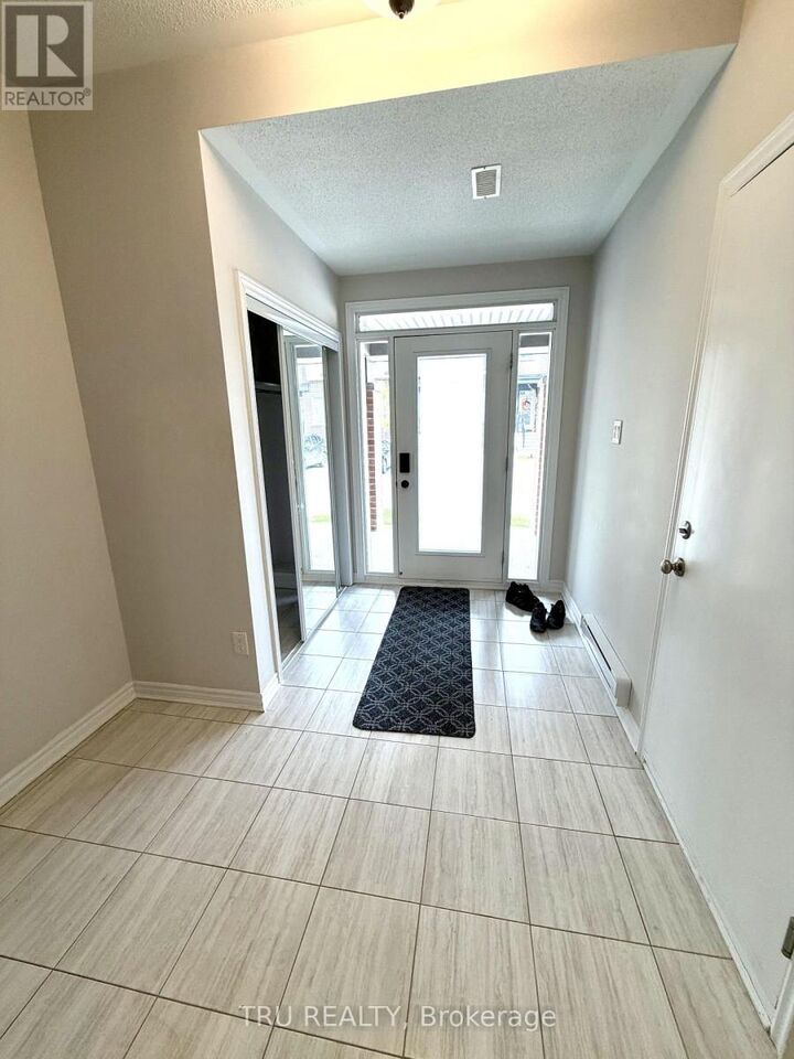 Property Photo:  805 Kiniw Private  ON K1K 4Z4 