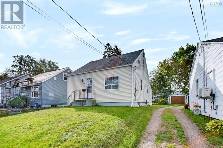 Property Photo:  17 East Pleasant Street  NS B4H 1M6 