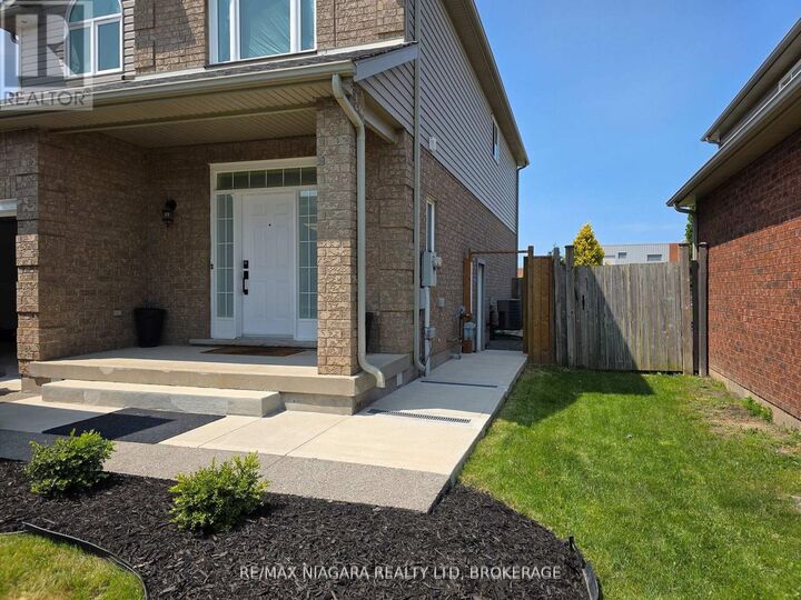 Property Photo:  8383 Heikoop Crescent  ON L2H 3J7 