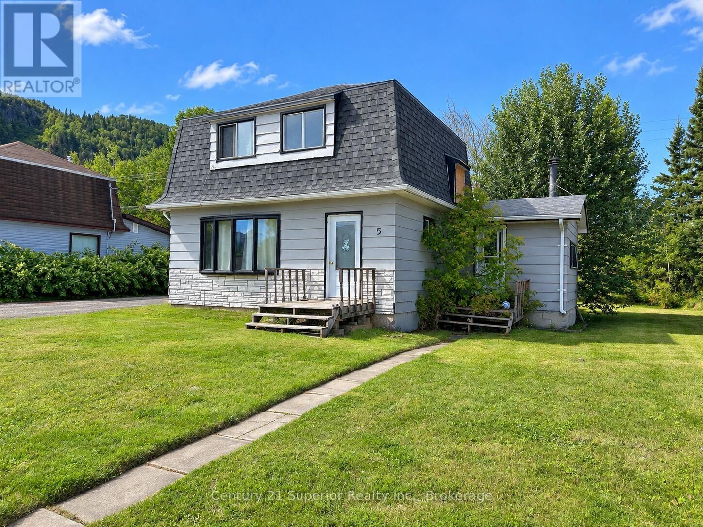 Property Photo: 5 Steele Avenue ON P0T 2P0