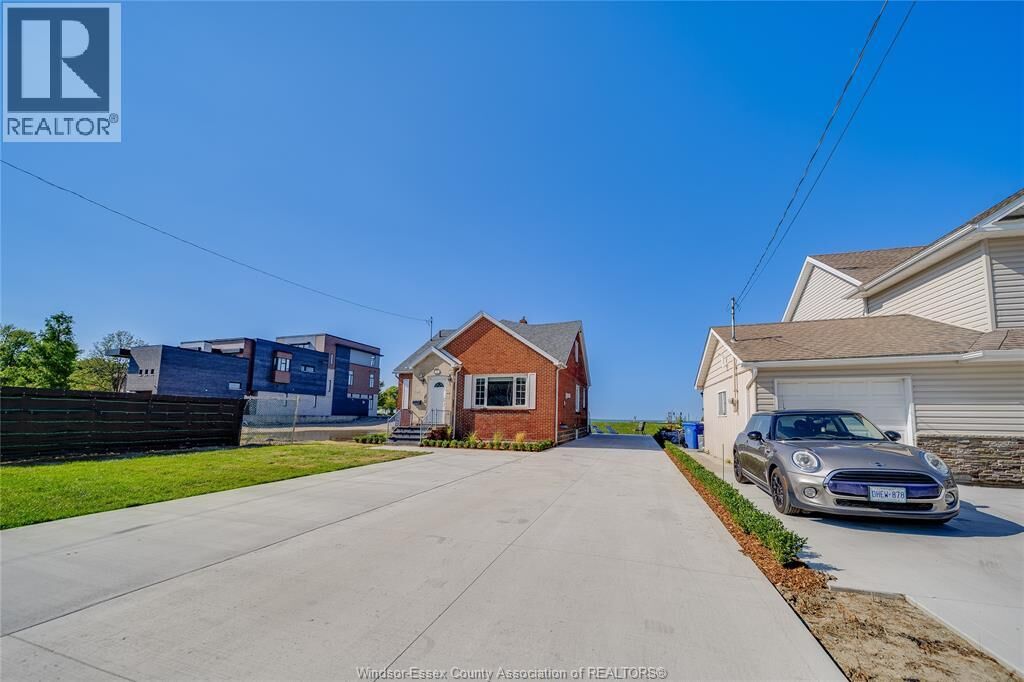 Property Photo: 13902 Riverside Drive ON N8W 1B6