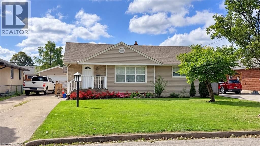 Property Photo:  12 Roseland Avenue  ON L2M 5Z2 