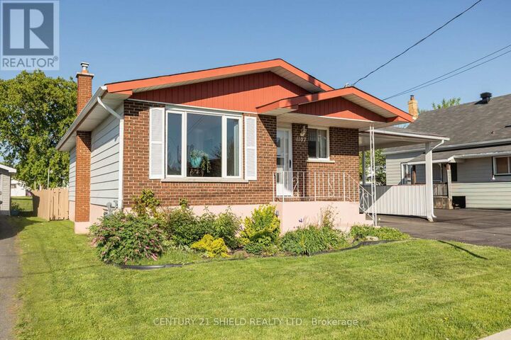 Property Photo:  1107 Grand Avenue  ON K6H 4T6 