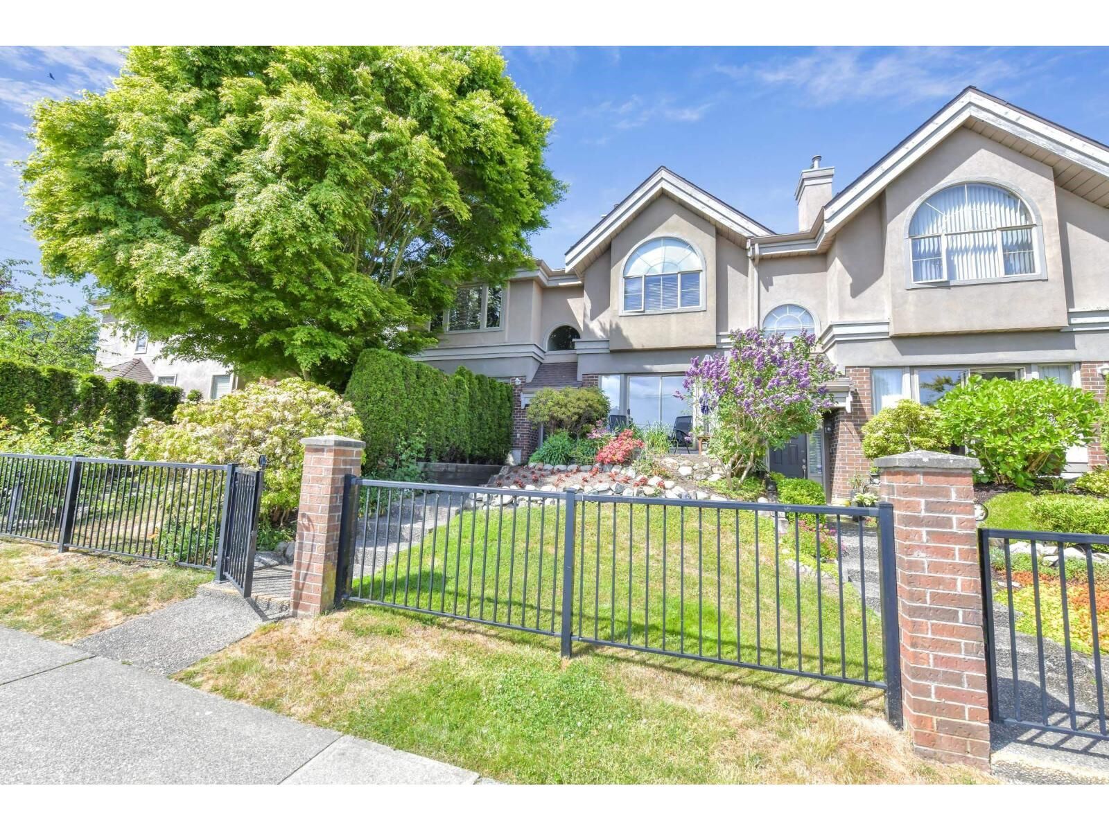 Property Photo: 15415 Russell Avenue BC V4B 2R5
