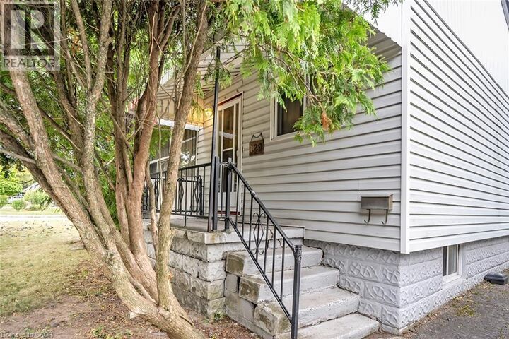 Property Photo:  129 Selkirk Avenue  ON L8H 5M1 