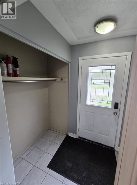 Property Photo:  409 Castlegrove Place Room 5  ON N6G 1L1 