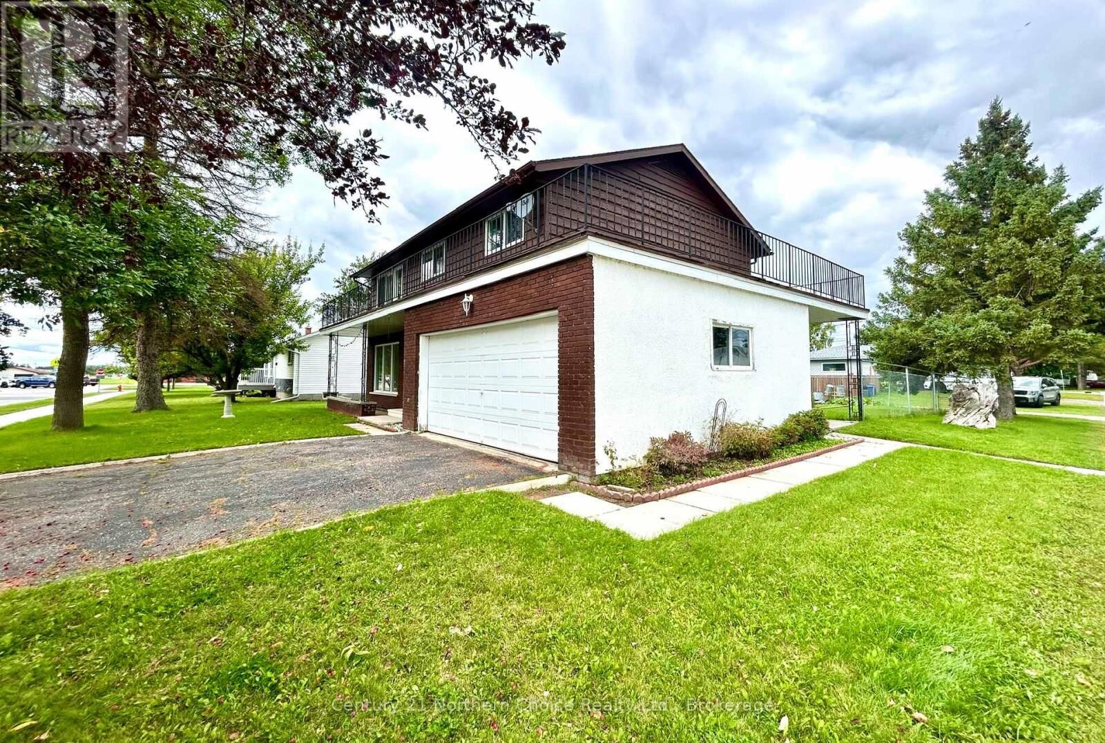 Photo de la propriété:  750 First Street West Street  ON P9A 2Z2 
