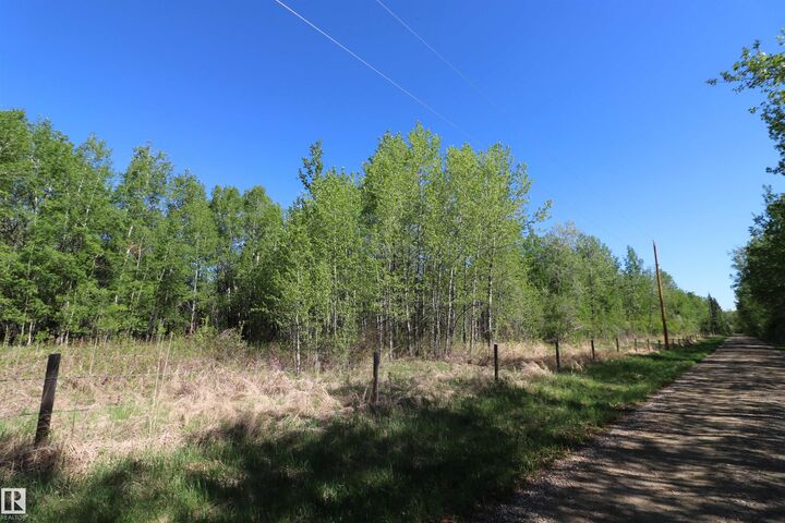 Property Photo:  400 54411 Rge Rd 40  AB T0E 0A0 