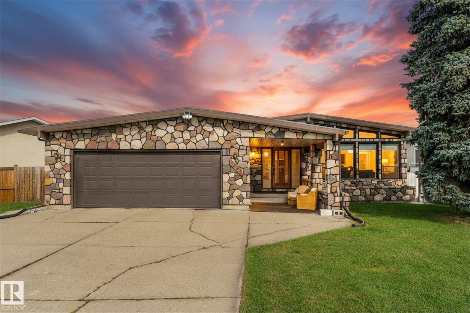 Property Photo: 9504 139 Avenue NW AB T5E 5Z8