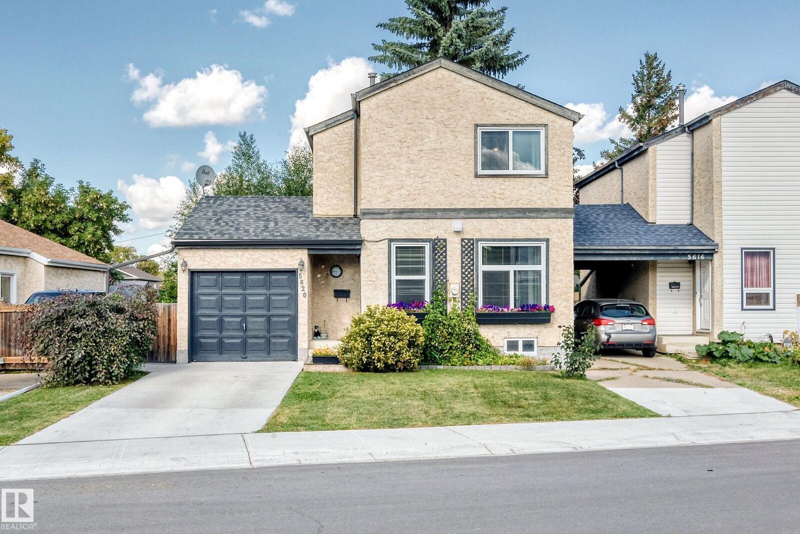 Property Photo:  5620 93A Avenue NW  AB T6B 2K7 