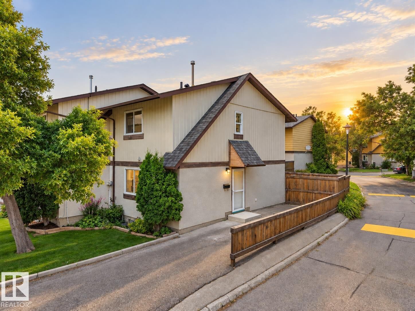 Property Photo: 126 Woodstock NW AB T5T 0H6