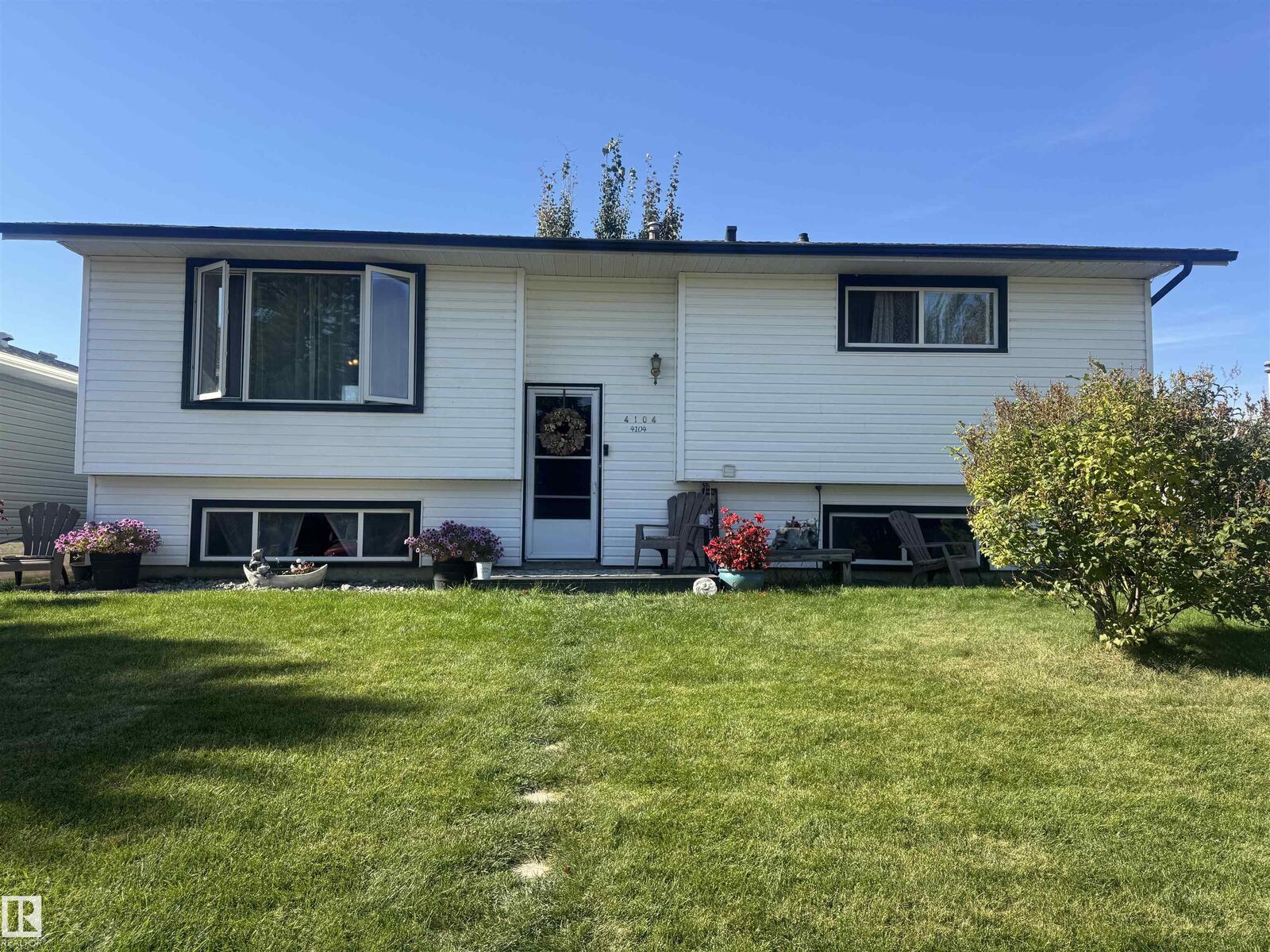 Property Photo: 4104 44 Street AB T7Z 1J6