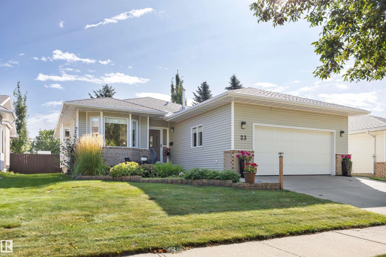 Property Photo:  23 Highland Crescent  AB T8A 5N8 