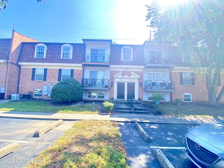 Property Photo:  206 Flanders Ct 8  KY 40218 