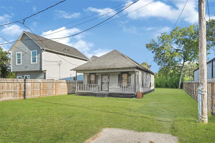 Property Photo: 4013 King Street TX 77026