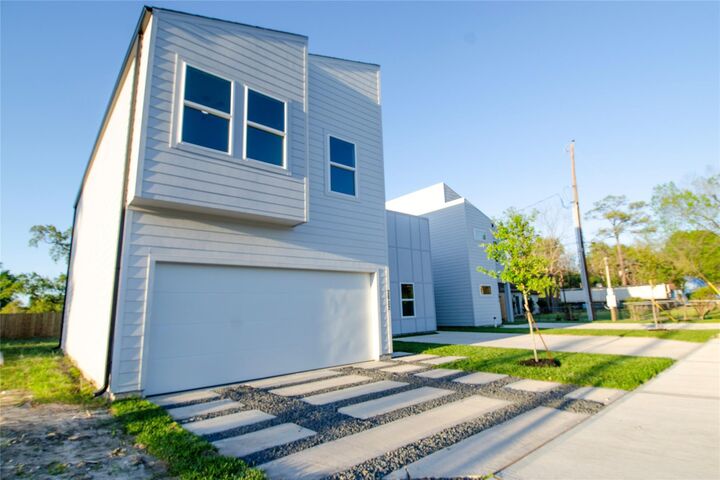 Property Photo: 2832 Mansfield Street TX 77091